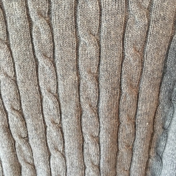 Women’s Gray Cable Knit Sweater Size Medium - Picture 8 of 8